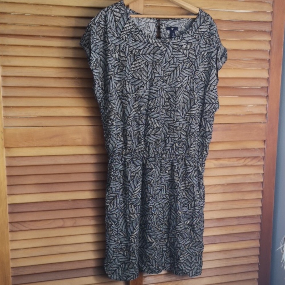 NWOT GAP Pocket Dress Keyhole Back Elastic Waist